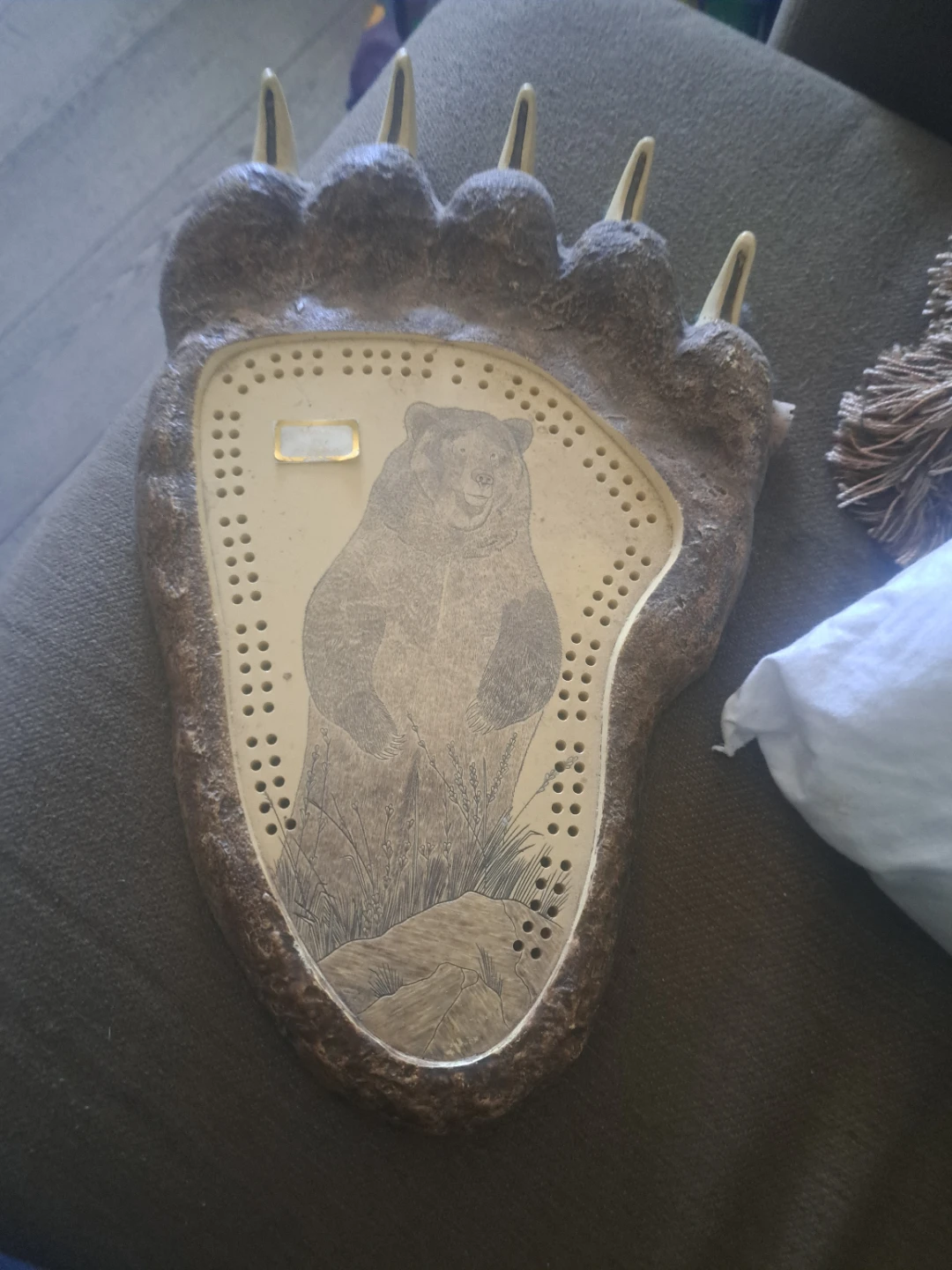 Bear Paw Cribbage Board