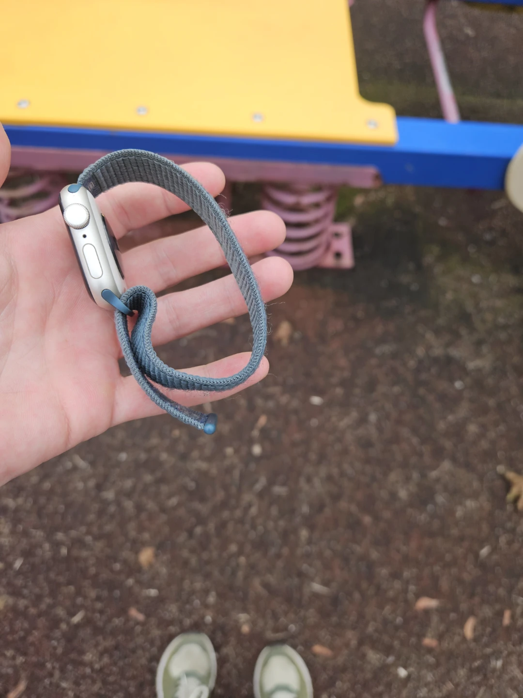Apple Watch SE (2nd Gen) with Midnight Sport Loop - photo 5