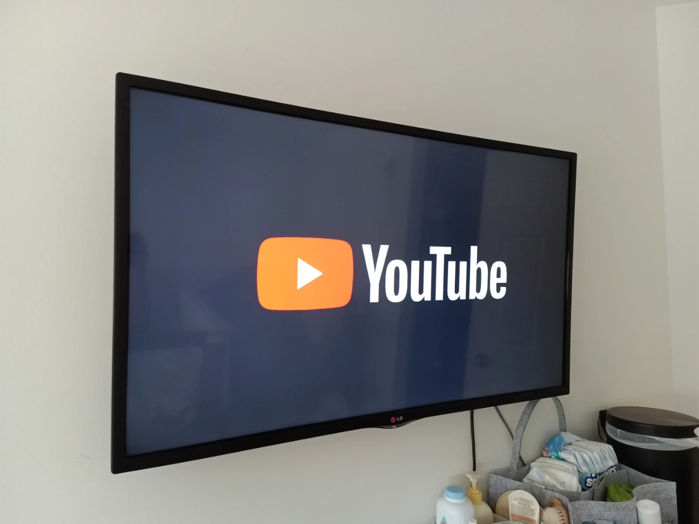 44 inches LG Cinema 3D Smart TV - photo 2