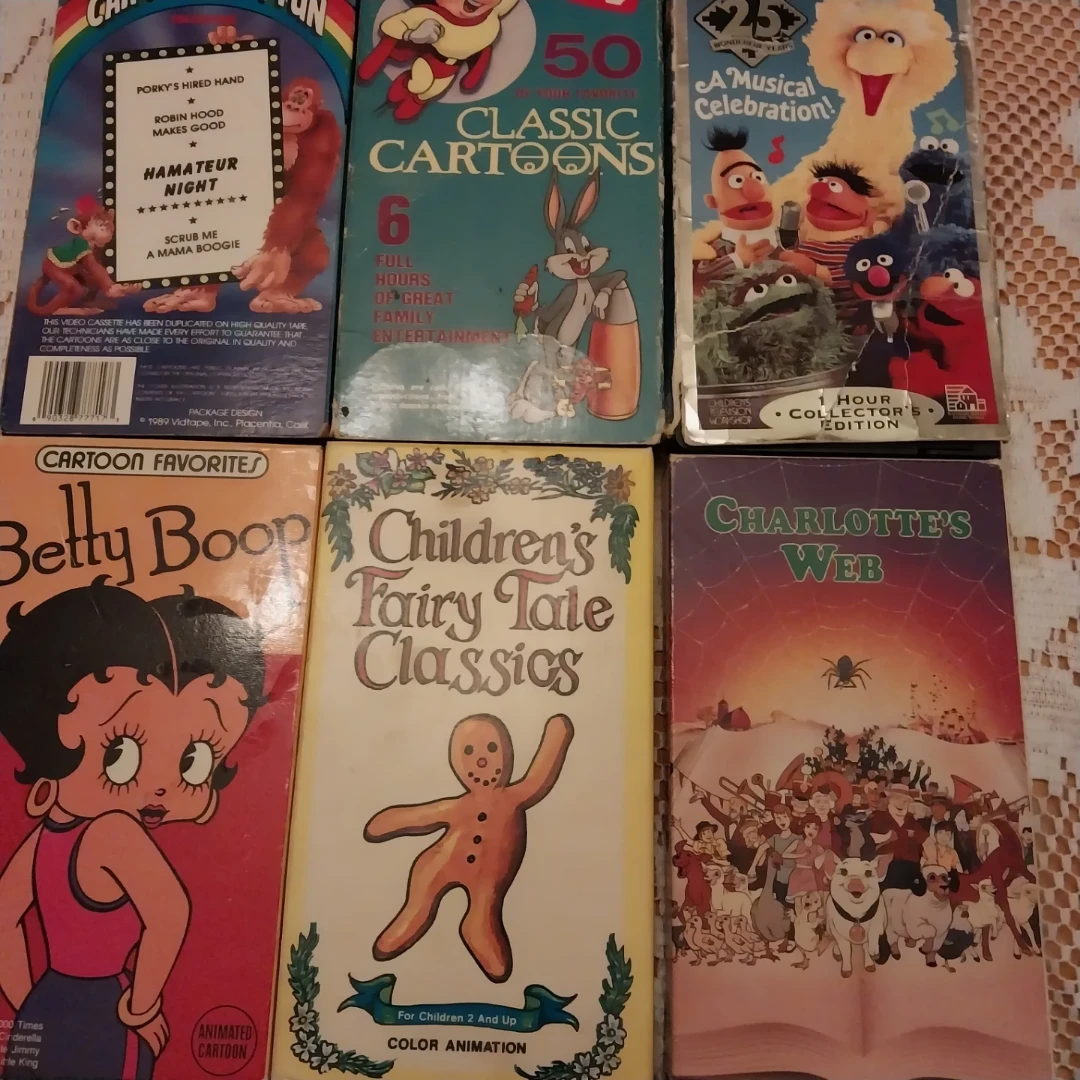 🏈Set of 6 Classic Children's Cartoon VHS Tapes🏈