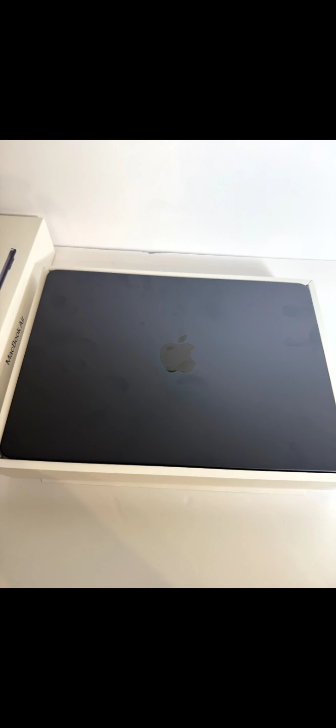 Apple MacBook Air 13-inch M5 16GB RAM - photo 2