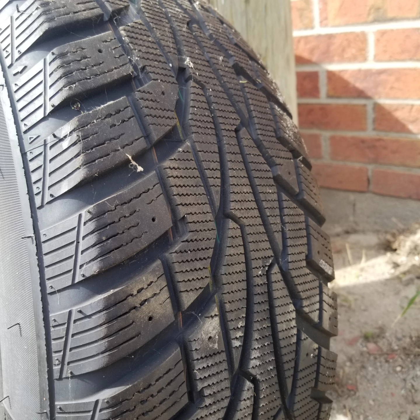 5x114.3 Uniroyal Tiger Paw Ice & Snow 3 Tire 245/65R17 - photo 5
