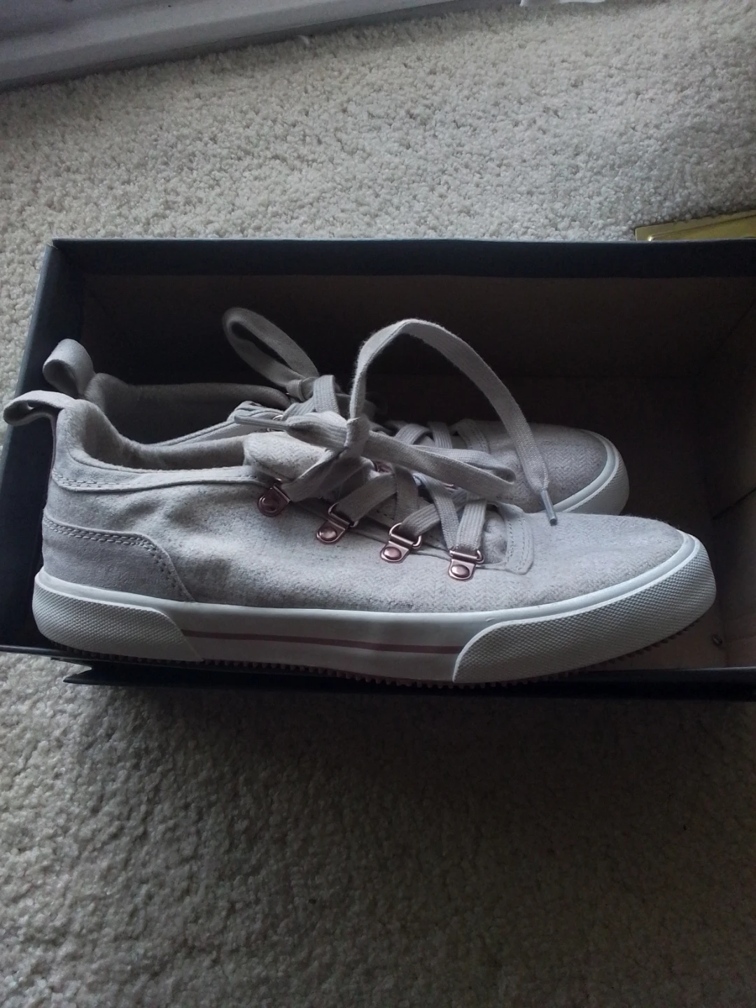 Roxy Light Grey Suede Sneakers - photo 2