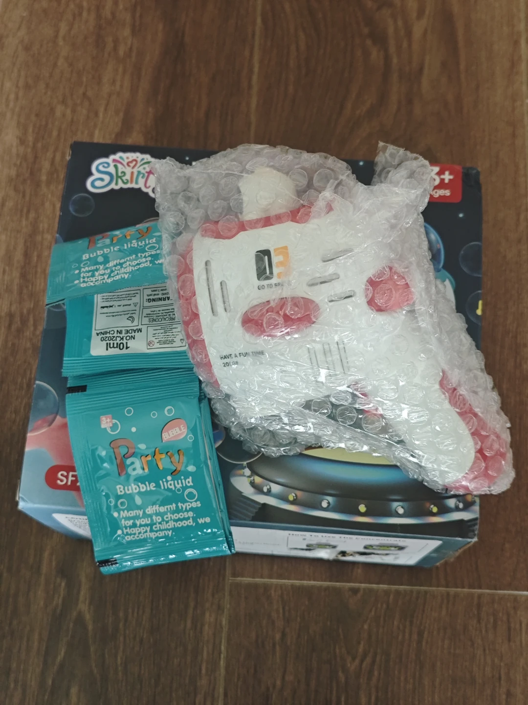 Skirty Space Bubble Machine Gun (Red) - photo 2