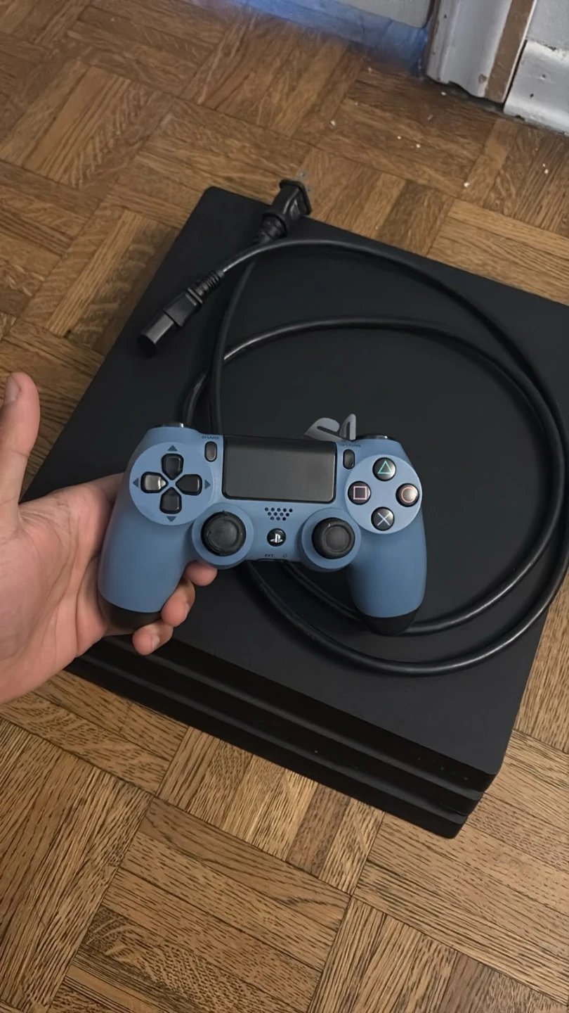 PS4 Pro 1TB - photo 2