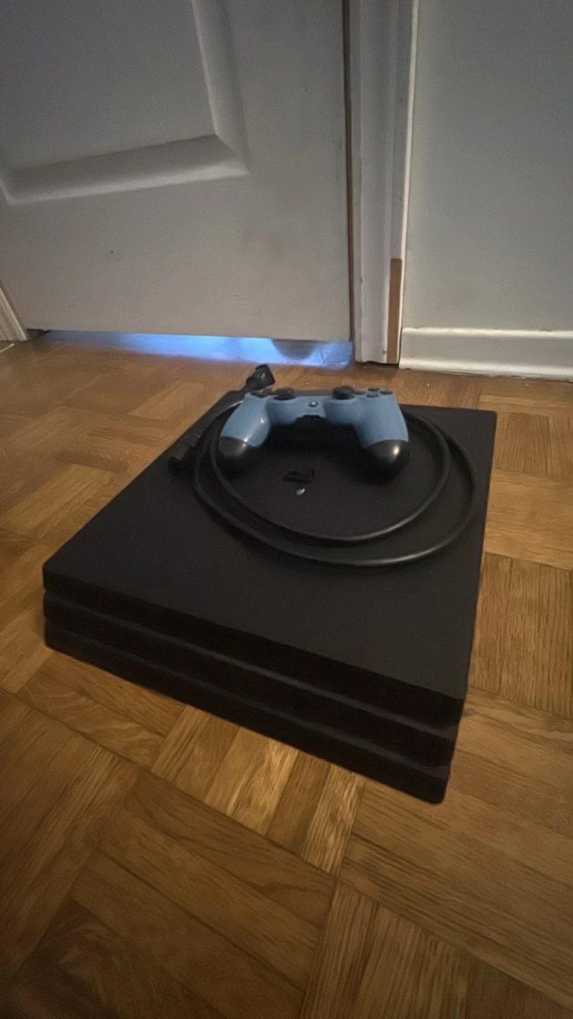 PS4 Pro 1TB - photo 3