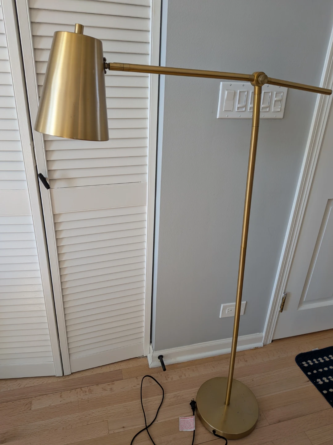 (Price Flexible) Golden Floor Lamp with Warm Yellow Light - photo 2