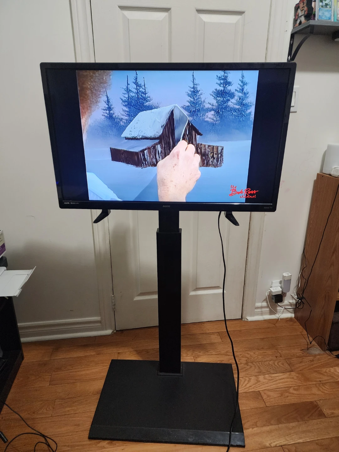 📺 Sanyo 32" Roku Smart TV + Remote + Fitueyes TV Stand — $100 - photo 2