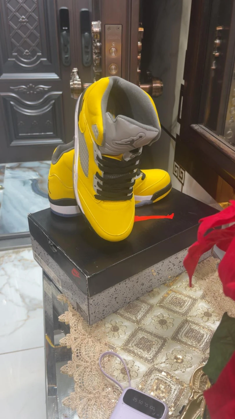 Air Jordan 5 Retro Varsity Maize Size 9, 12 - photo 3