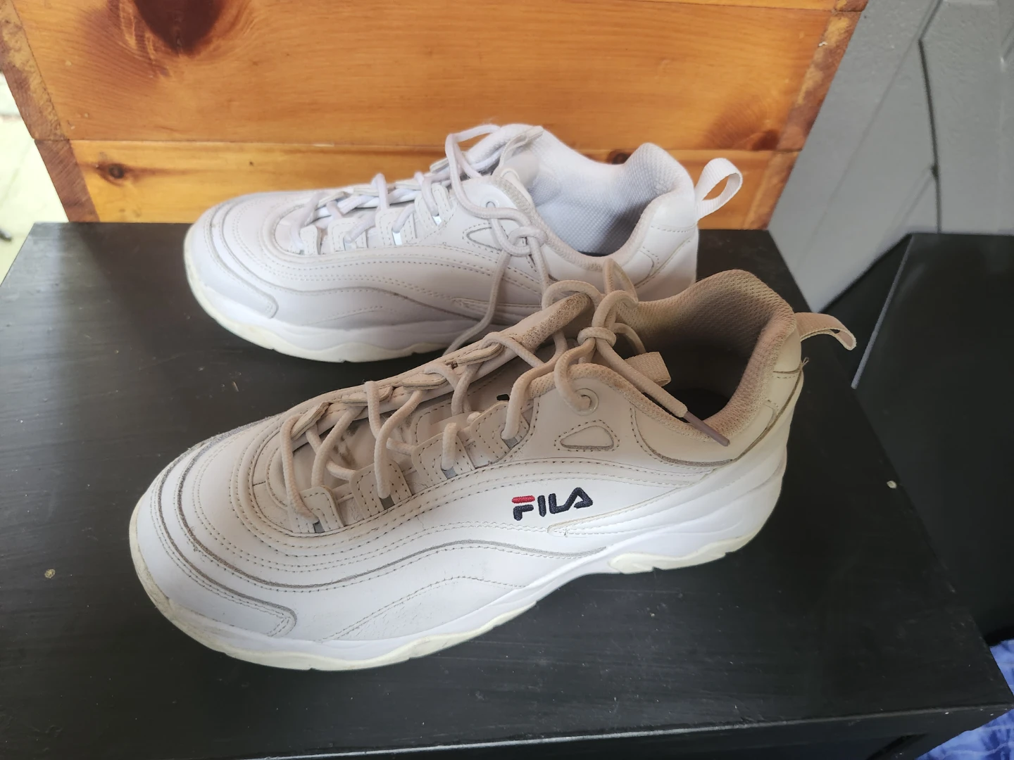 FILA white sneakers size 8 womens