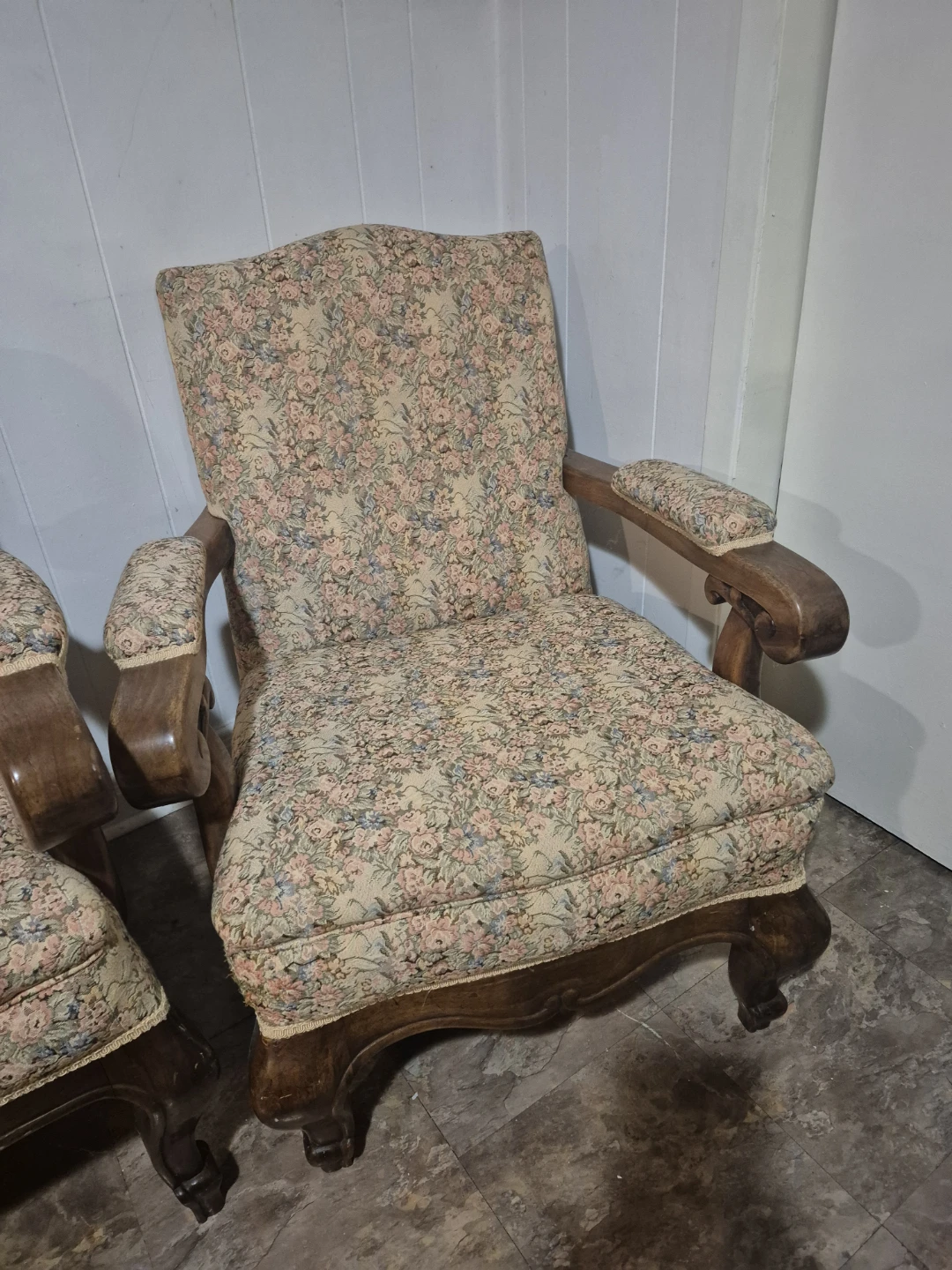 Vintage Floral Sofa and Matching Armchairs - photo 3