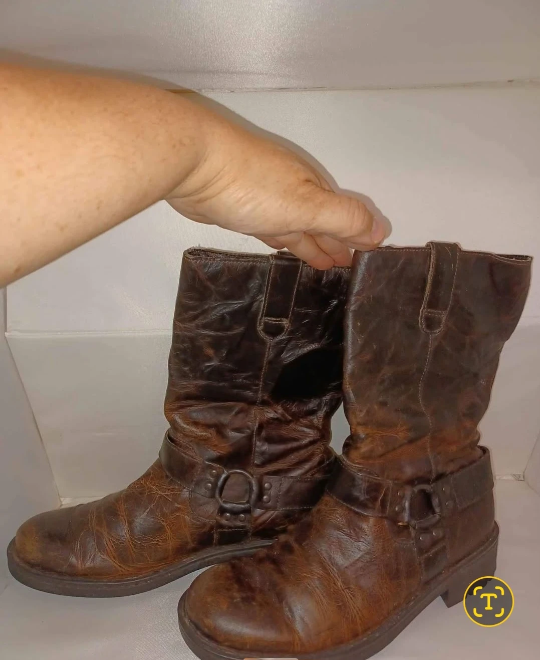 Men's Born Size 9.5 Pull On Harness Brown Boots
