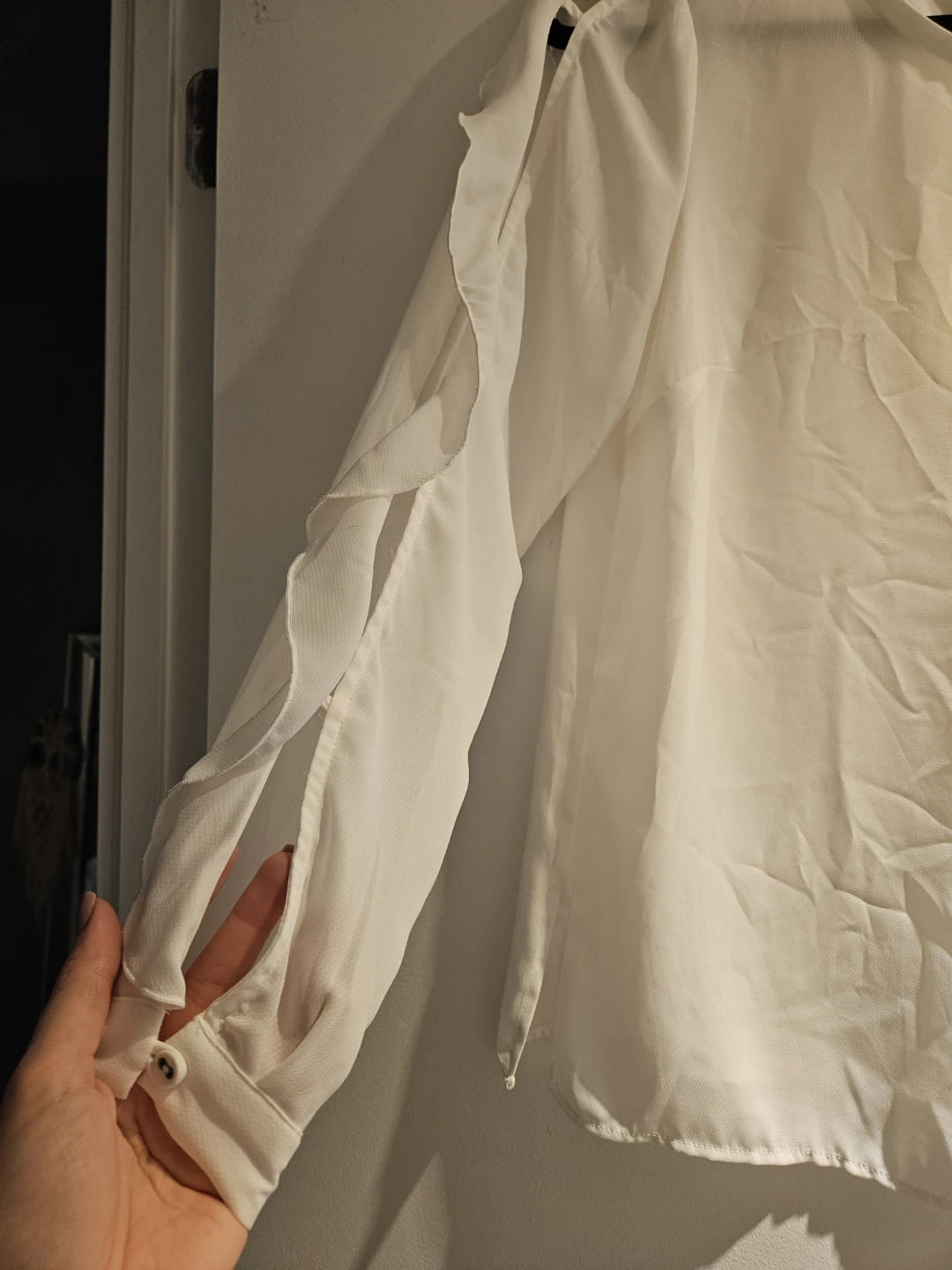 RW&CO White Blouse with Ruffle Sleeves - photo 2