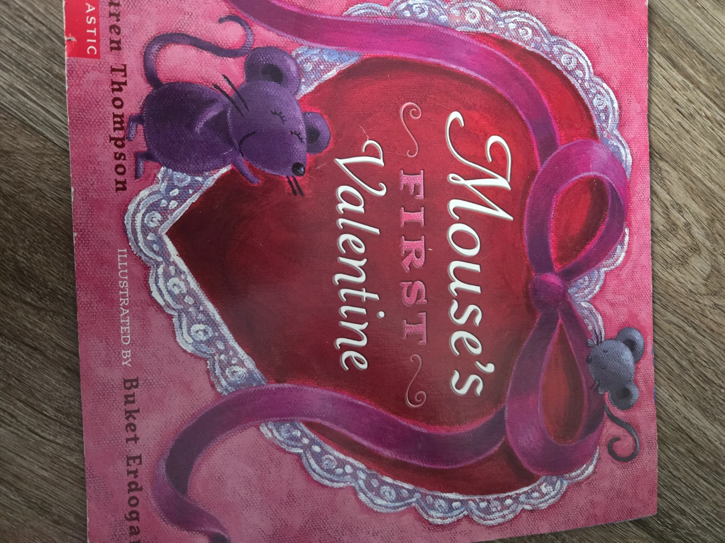 Mouse's First Valentine by Lauren Thompson🏈