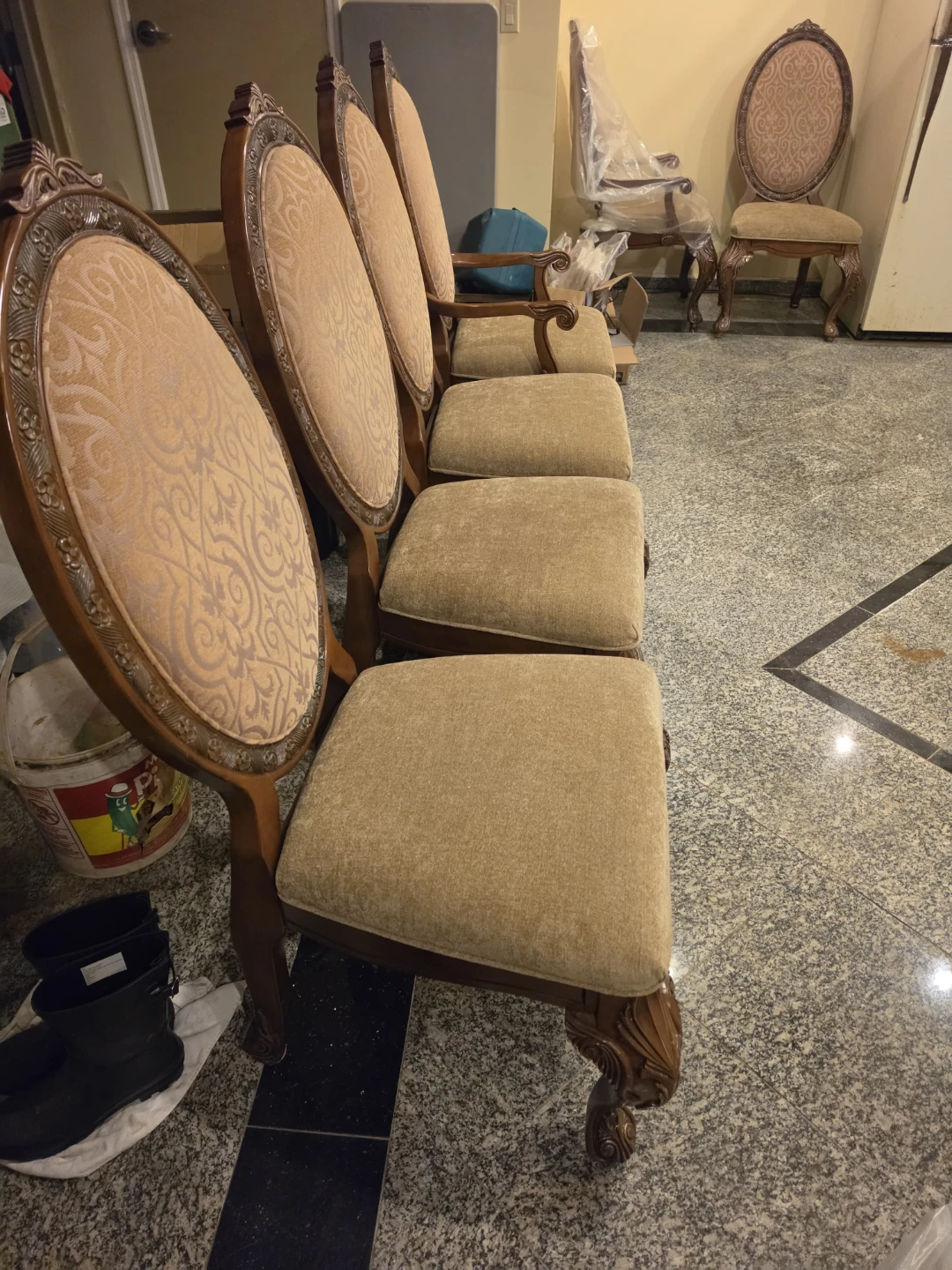 Set of 8 Traditional Dining Chairs