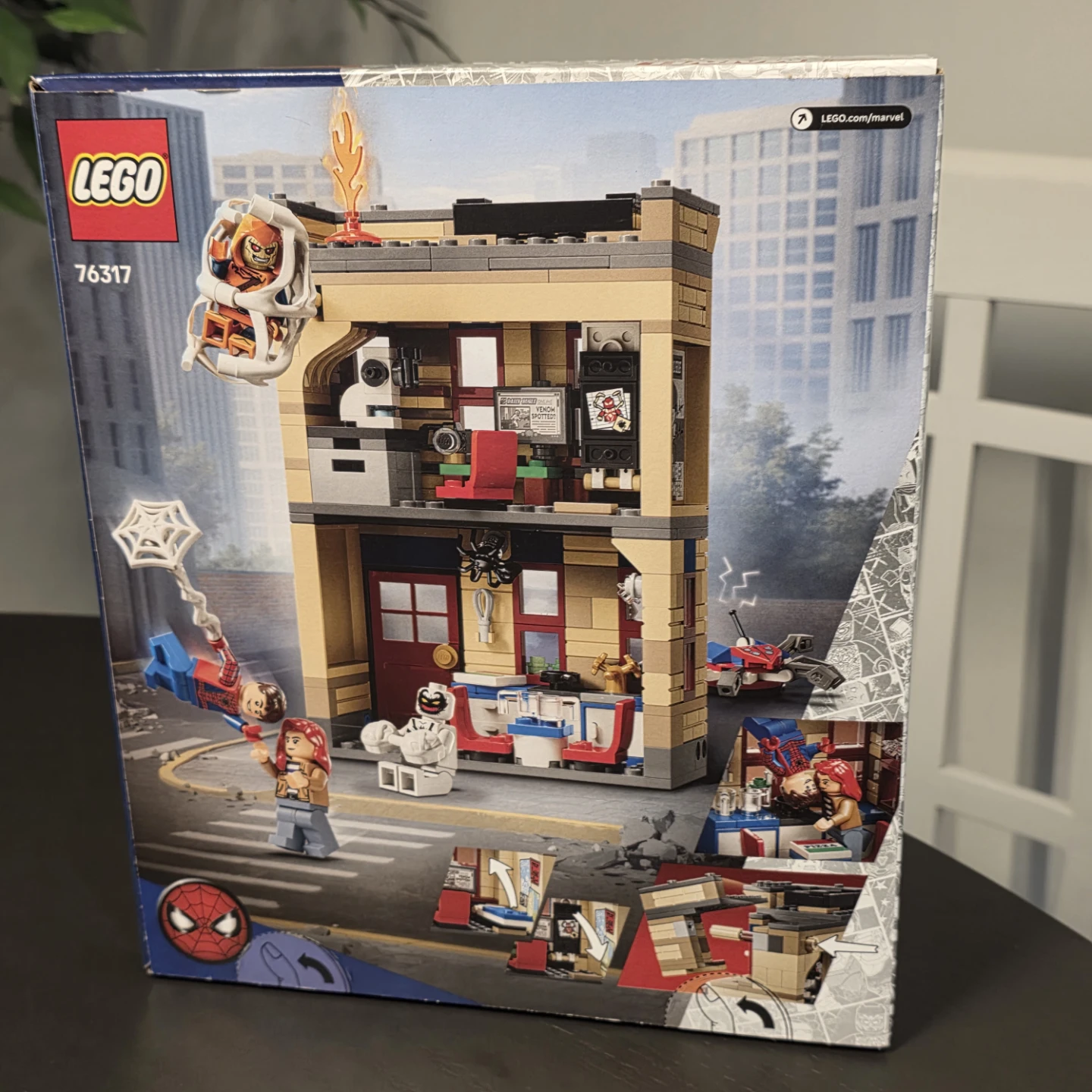 LEGO Marvel Spider-Man Peter Parker's Apartment Set 76317 - photo 2