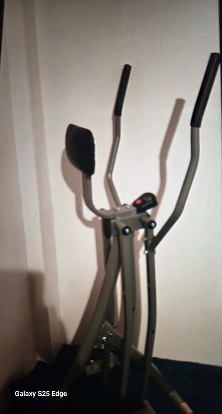 Air Walker Elliptical Exercise Machine - photo 2
