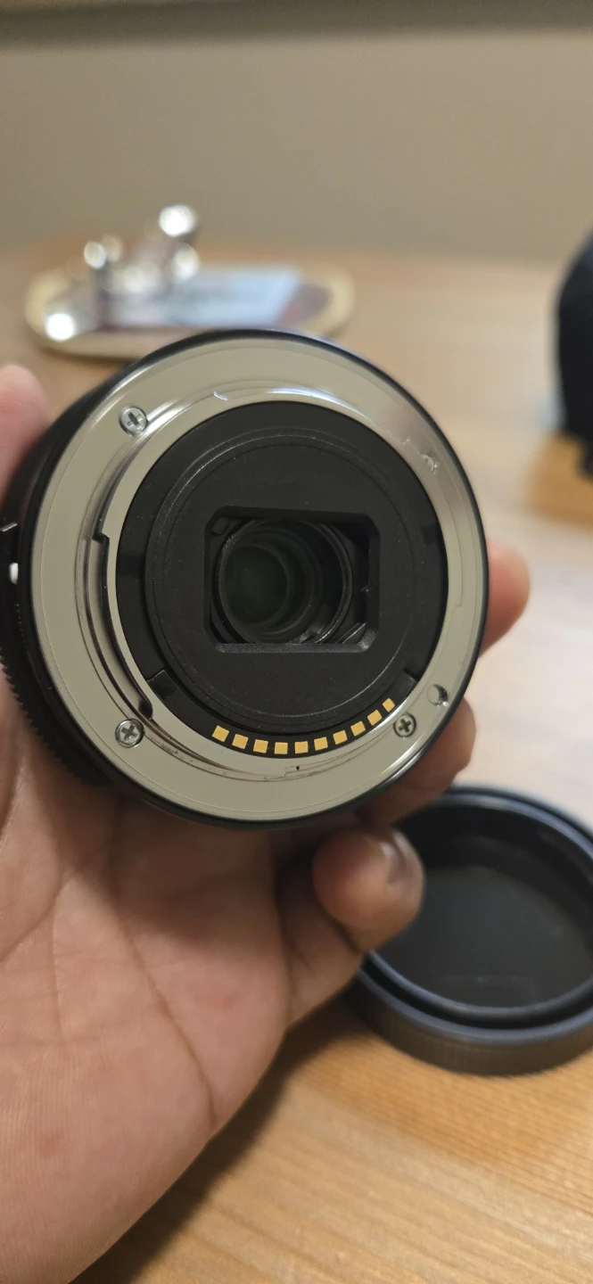 Sony E PZ 16-50mm f/3.5-5.6 OSS Lens - photo 4