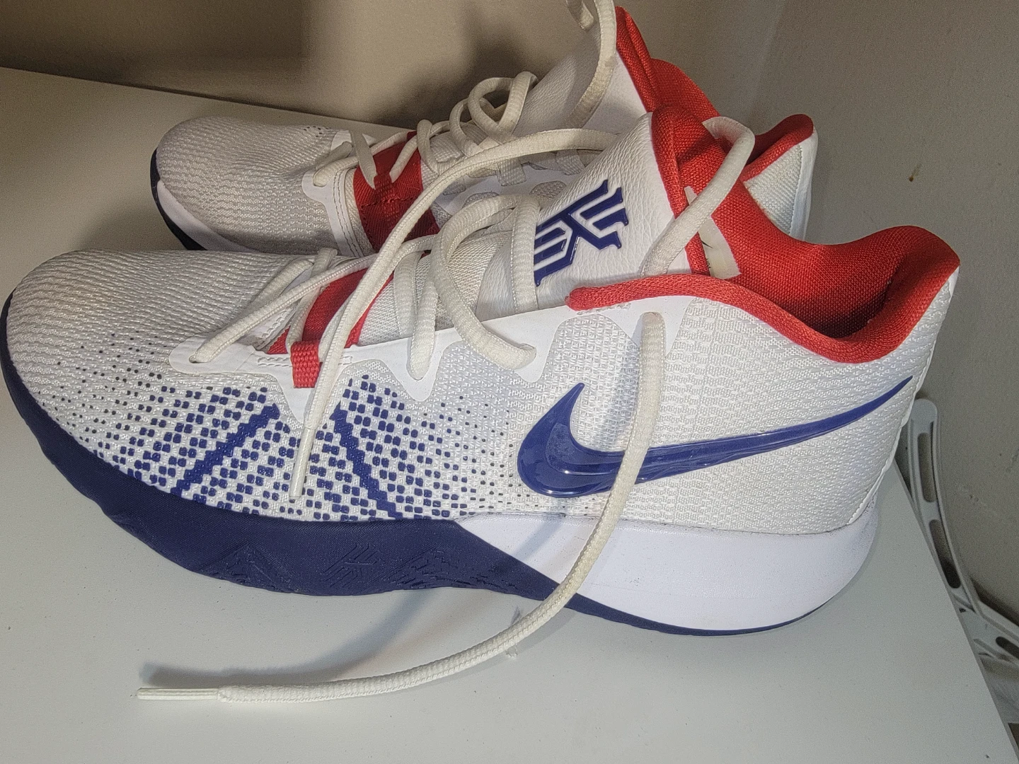 Nike Kyrie Flytrap II Basketball Shoes - photo 2