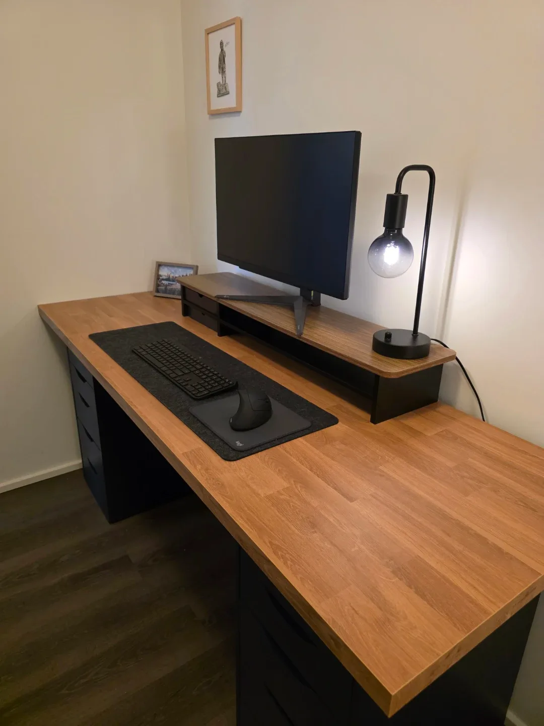 Desk - photo 4
