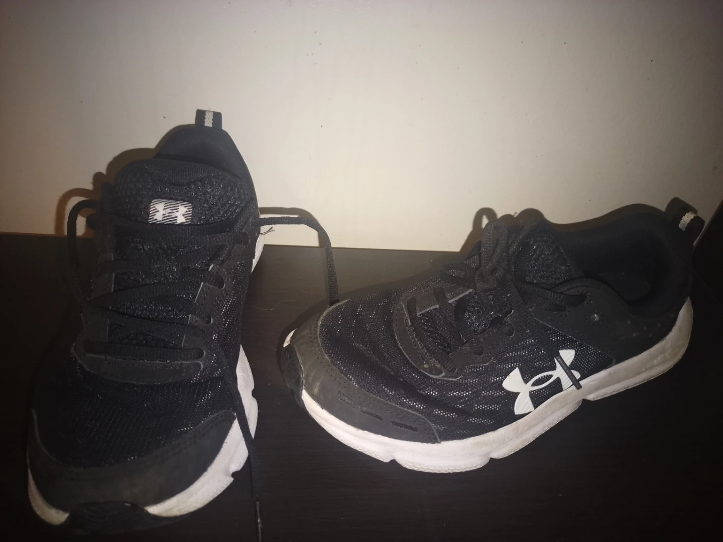 Under Armour Black Athletic Shoes Size 6Y