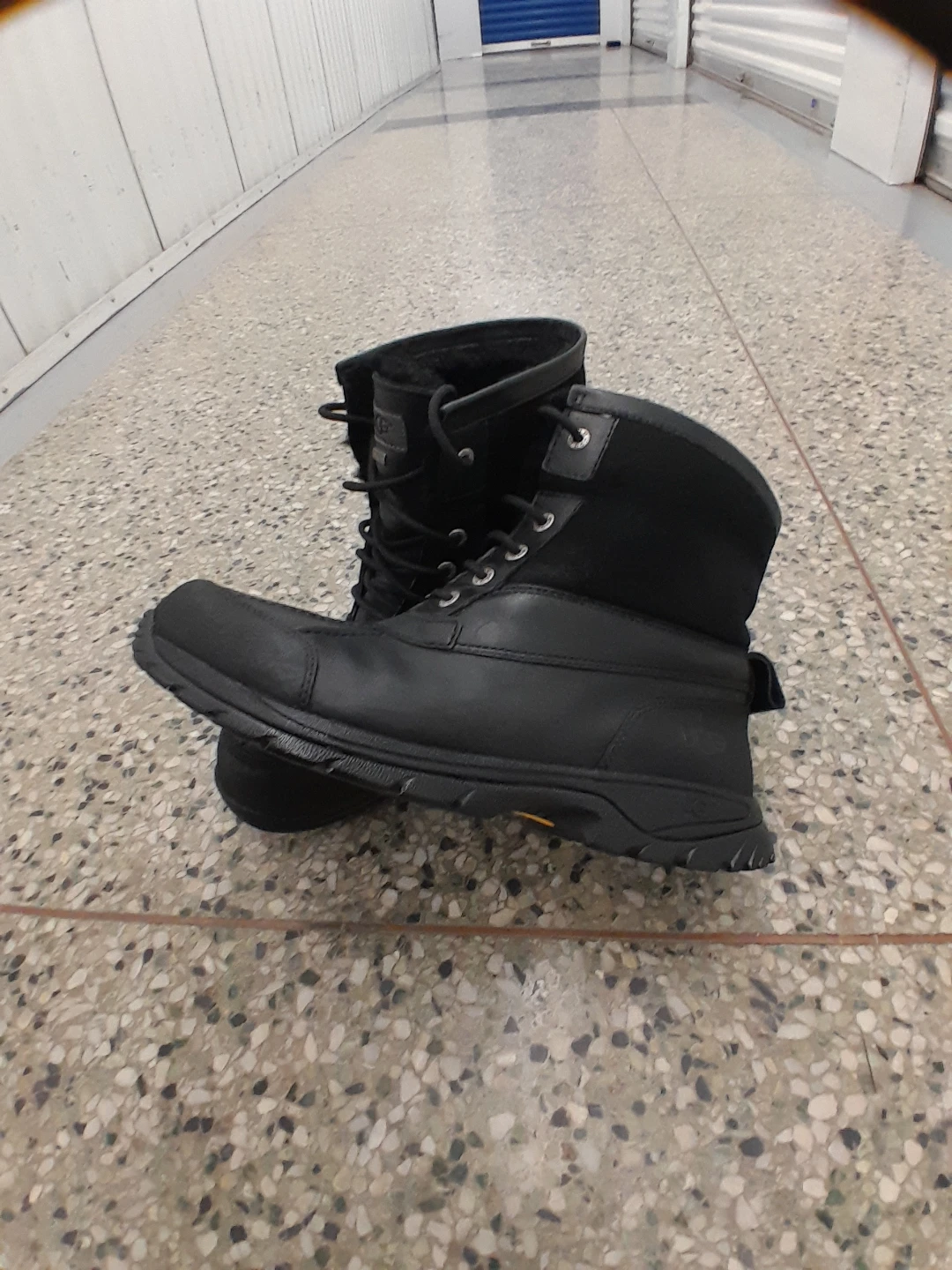 UGG Butte Winter Boots Men's Size 11.5 suitable for 12 - photo 2