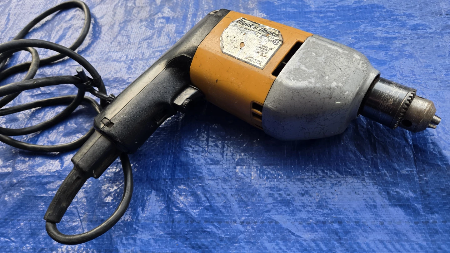 Black & Decker 3/8" Variable Speed Reversing Drill - photo 5