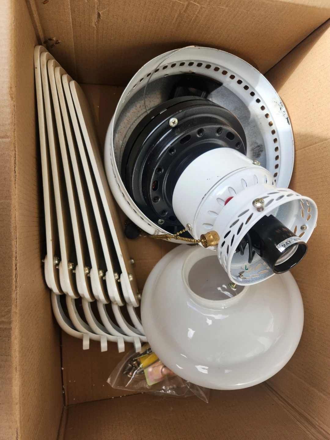 White Ceiling Fan 30" - photo 2