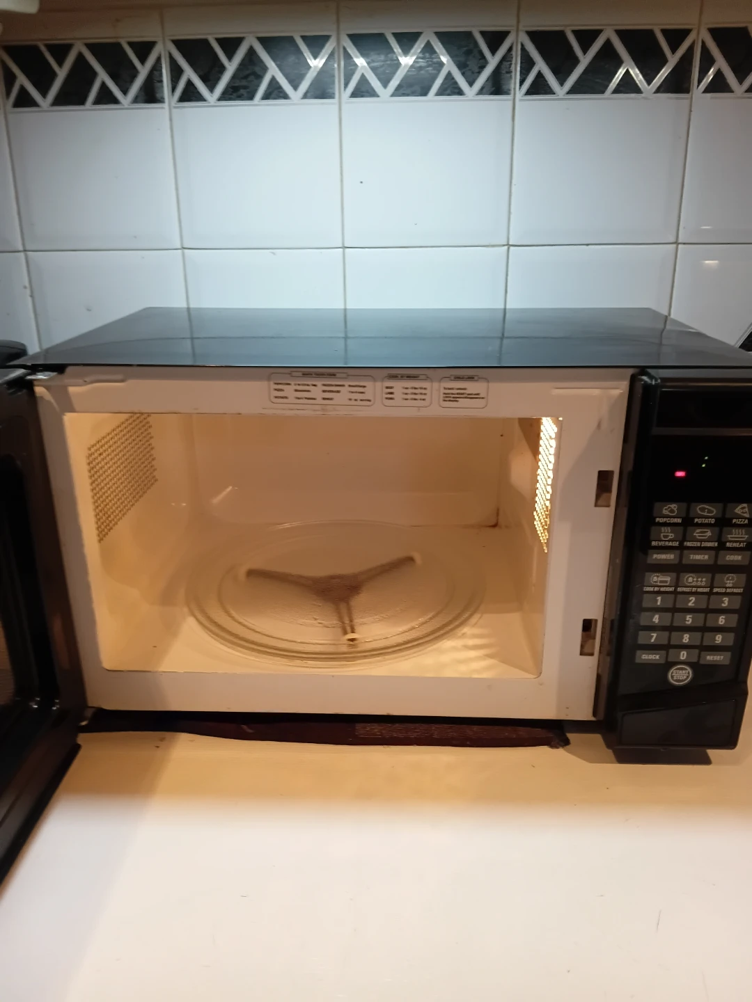 RCA Black Compact Countertop Microwave READ DESCRIPTION ON SIZE - photo 2