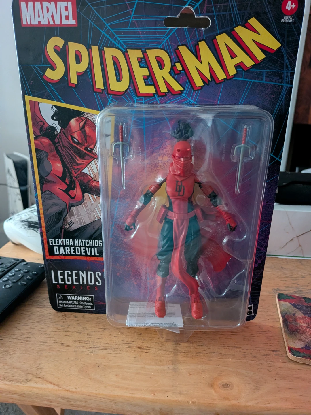 Marvel Legends Elektra Natchios Daredevil Retro Card - photo 4