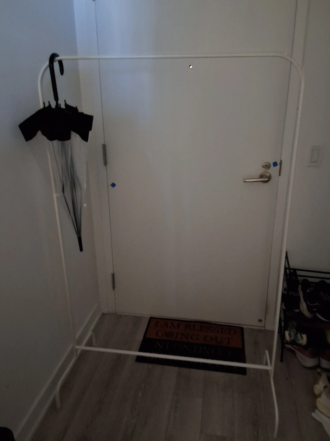 White Metal Clothing Rack - photo 3