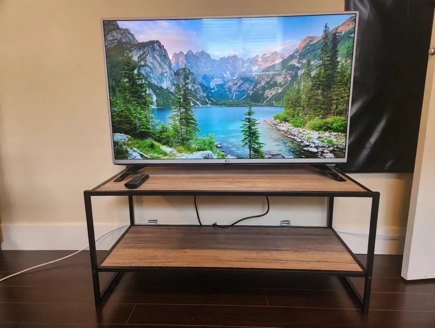 LG 43" 1080p LED TV + TV stand - photo 2