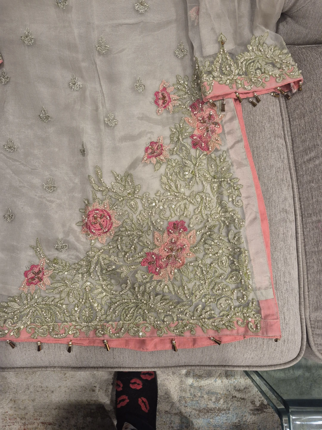 Beautiful embroidered shalwar kameez set - photo 4