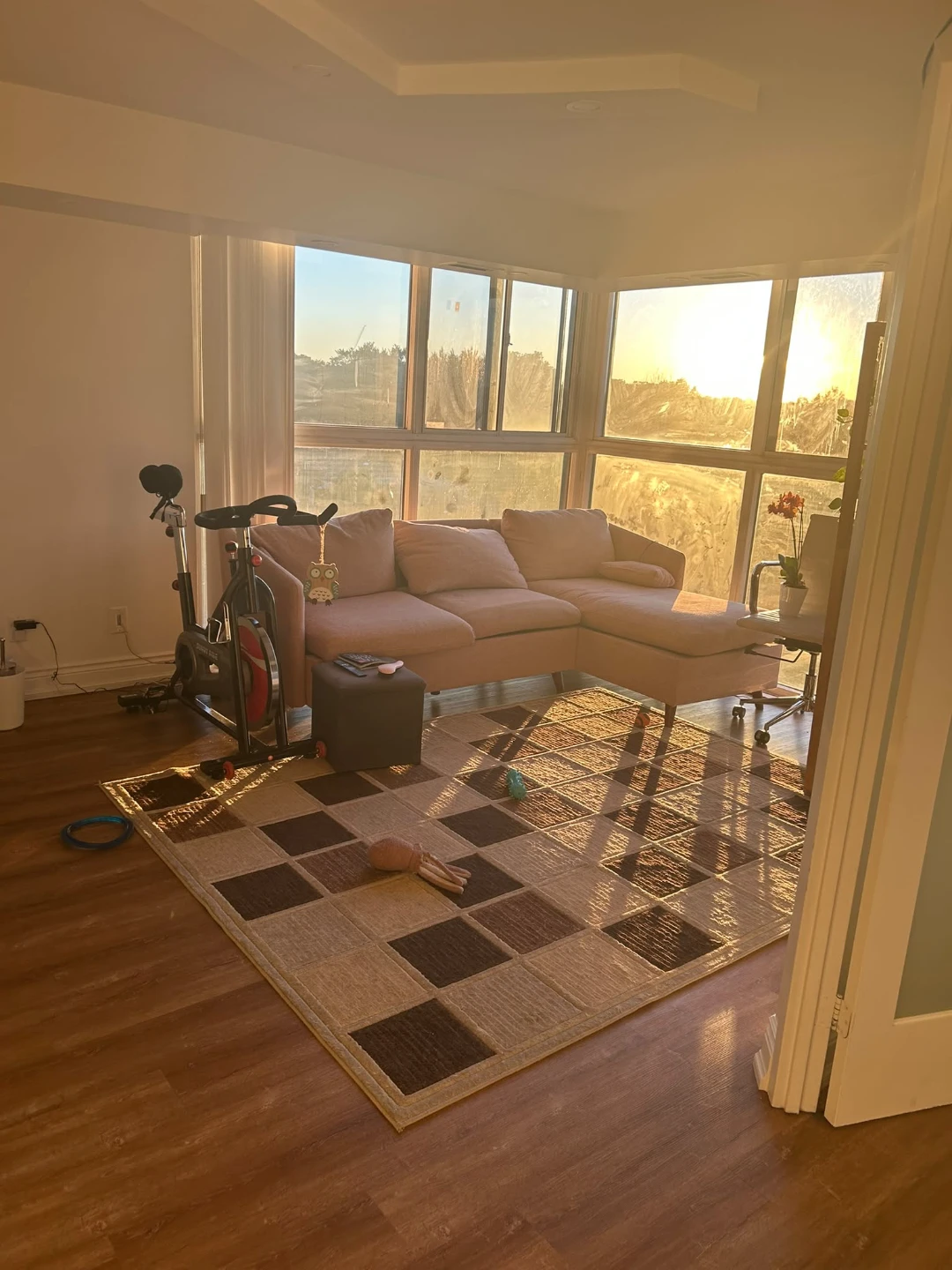 Private room for rent (Female Only) - near Guildwood GO