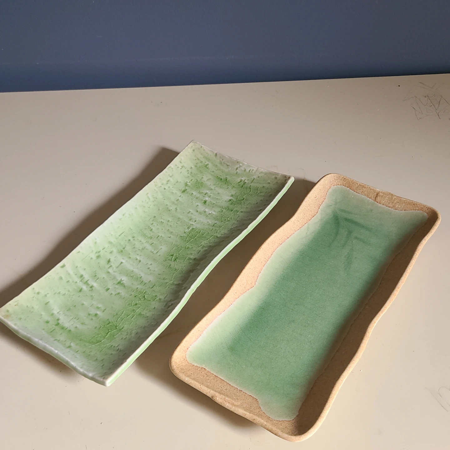 MOVING! Set of 12 glass + 2 ceramic Sushi Plates - photo 2