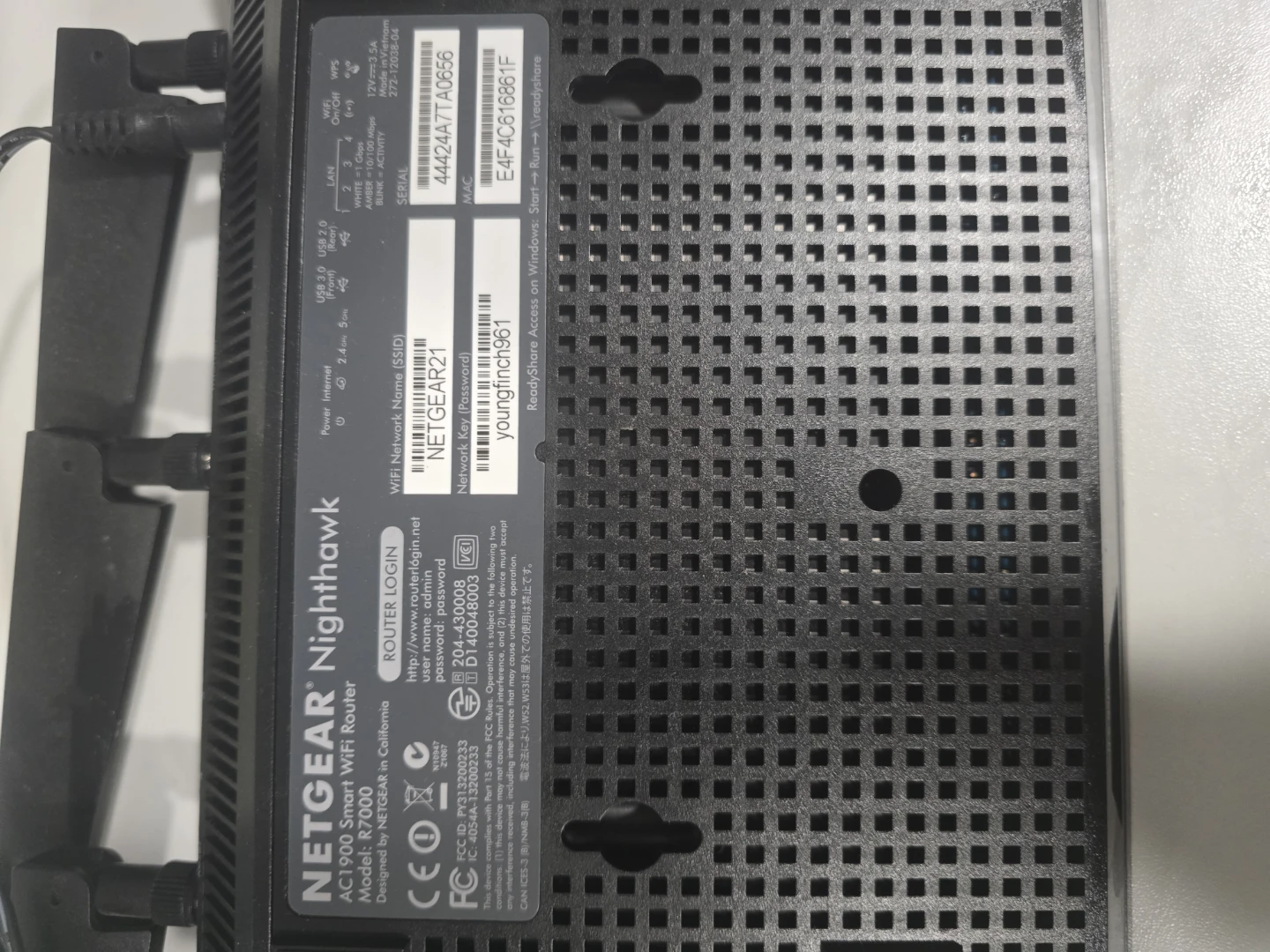 Netgear Nighthawk AC1900 Smart WiFi Router R7000 - photo 2