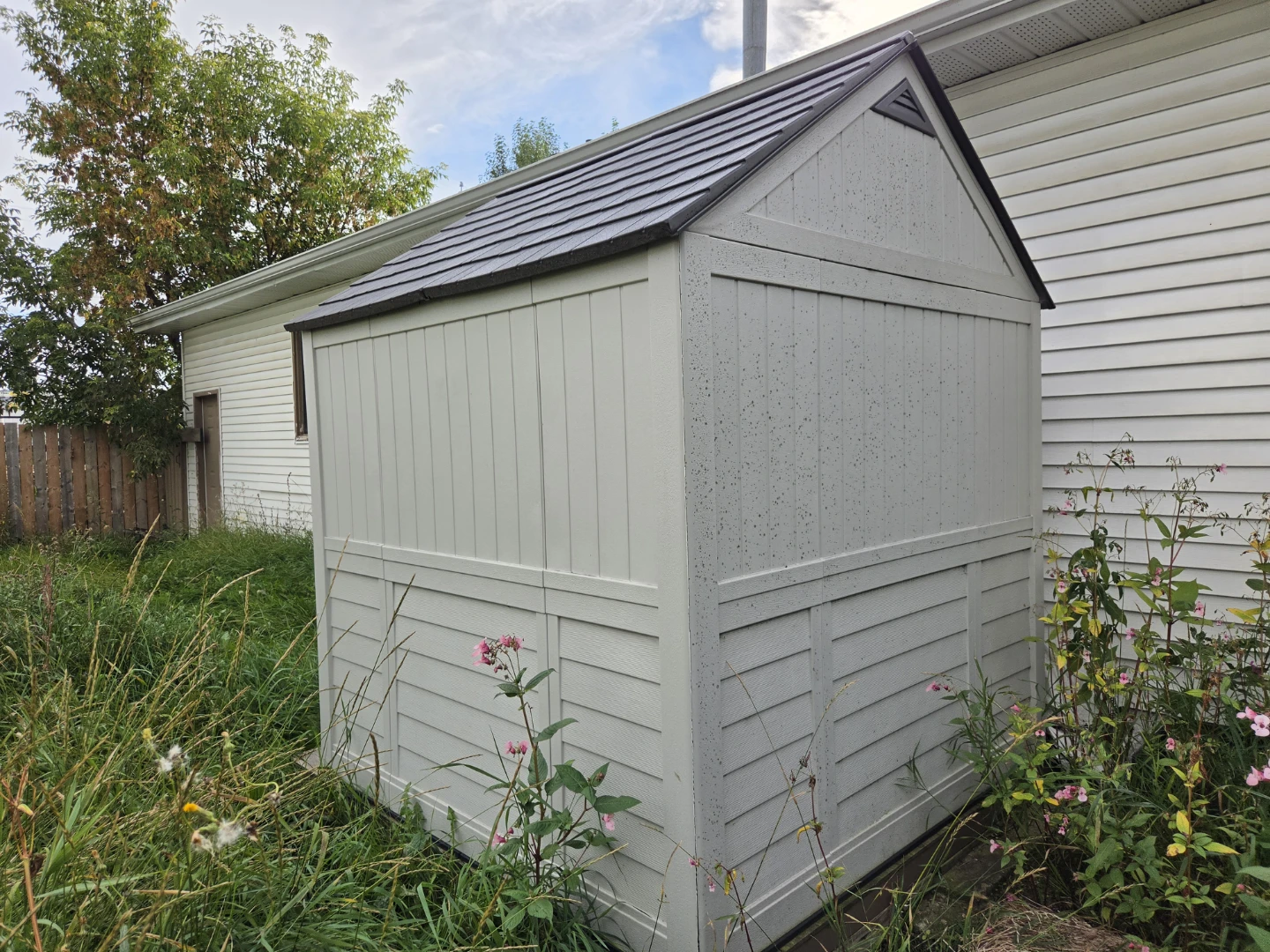 Suncast storage shed - photo 2