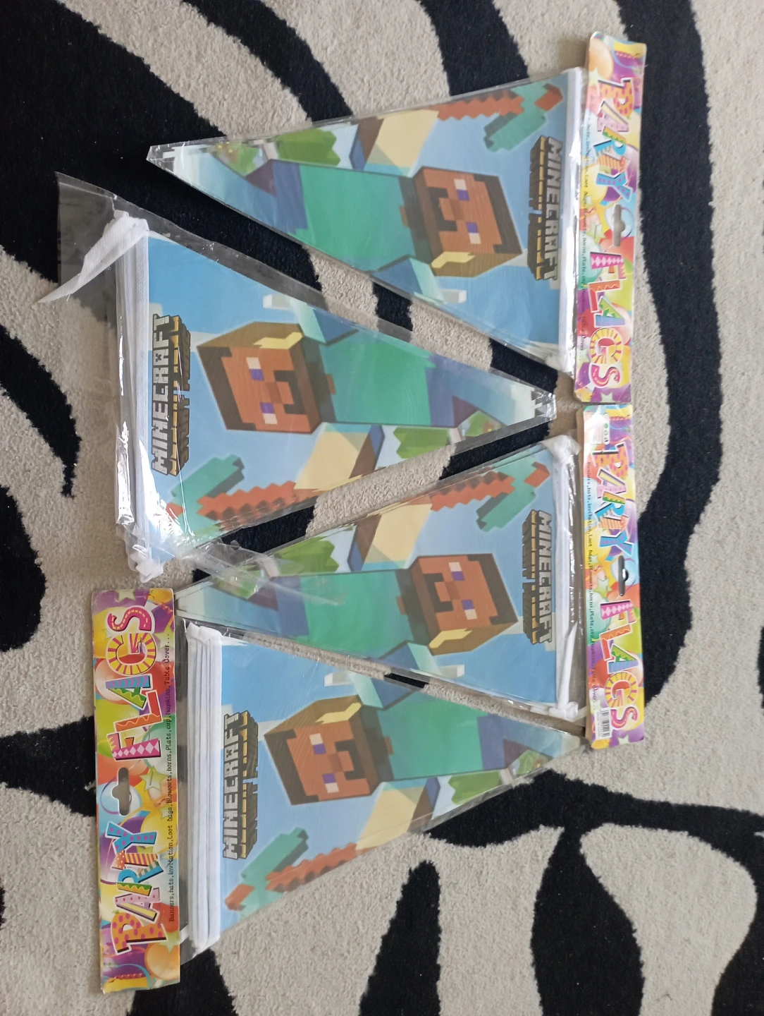 Minecraft party flags and table cover - photo 4