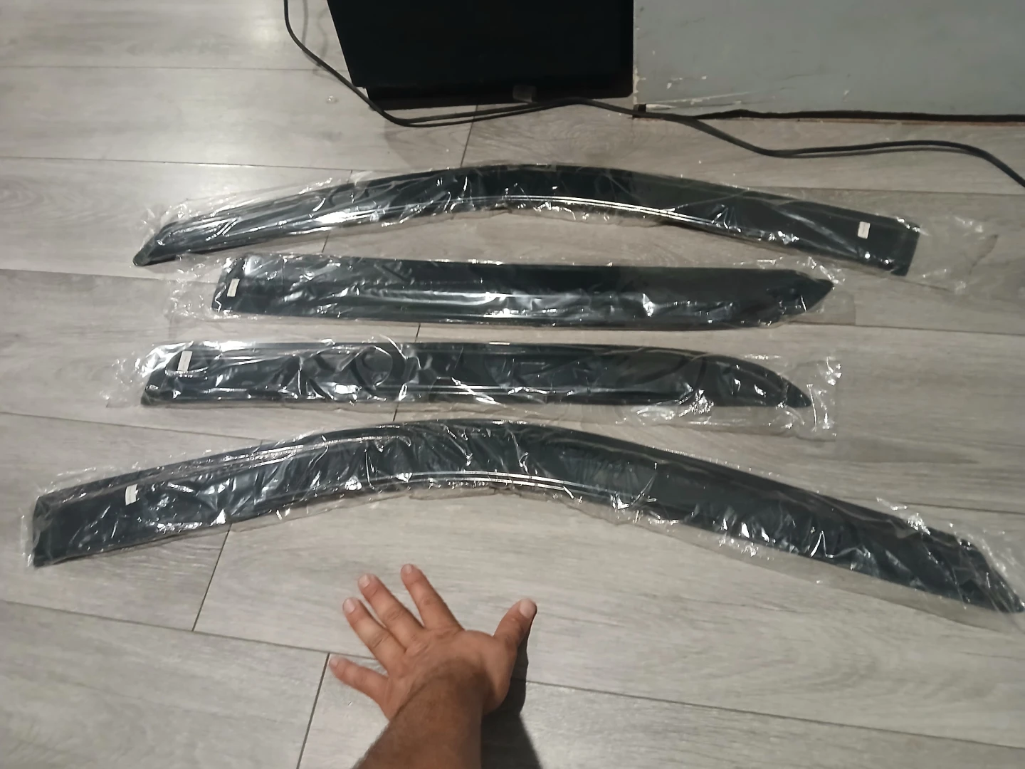 Set of 4 Car Window Rain Guards - photo 2