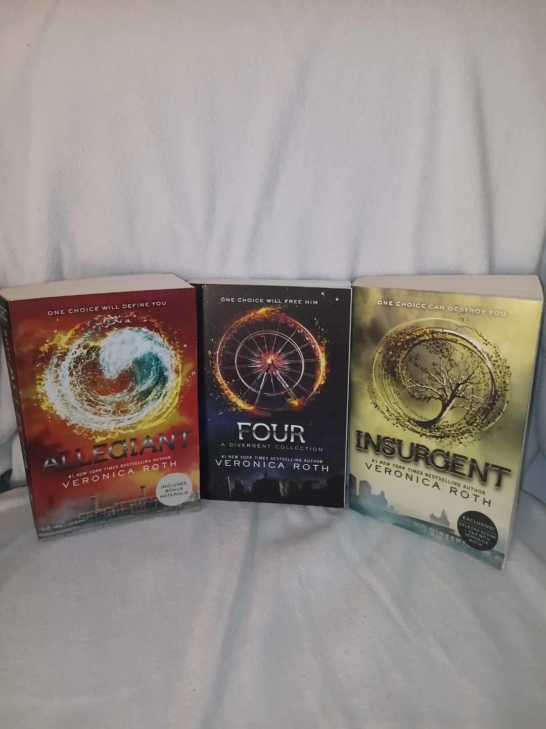 Veronica Roth Divergent Series 3-Book Bundle