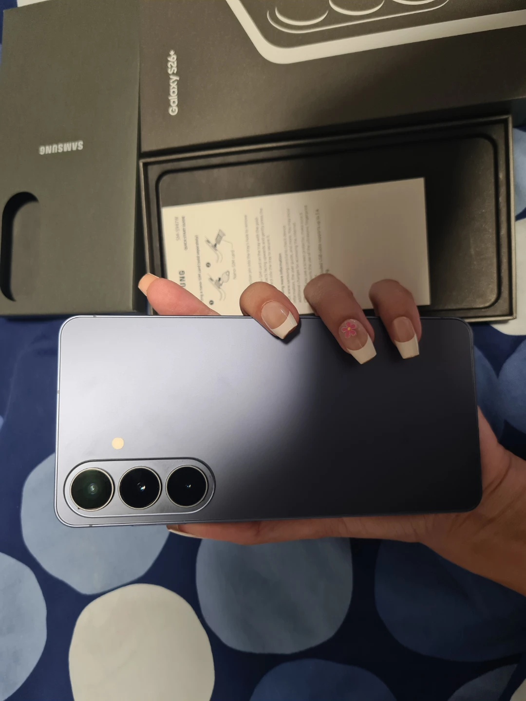 Almost new s26+ 512GB with box - photo 2