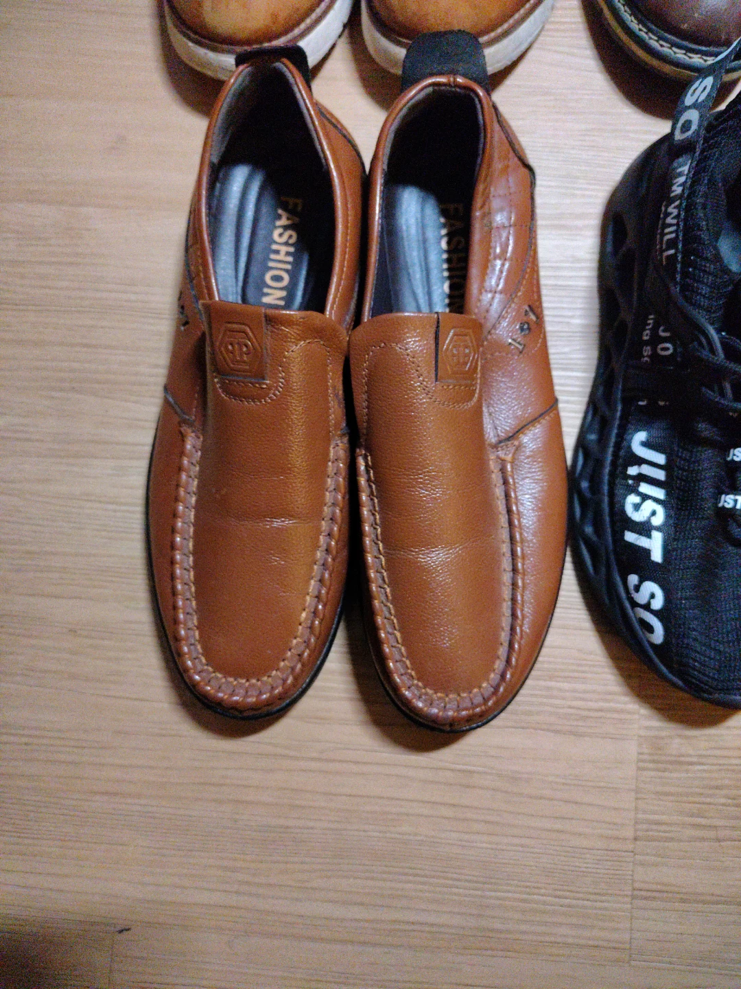 Lot of 4 Pairs of Assorted Men's Shoes - photo 2