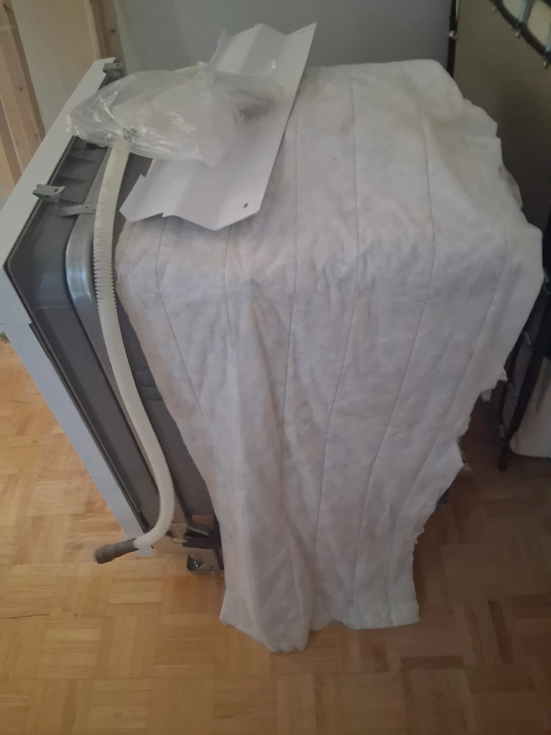 Frigidaire Dishwasher - photo 3