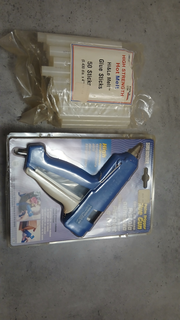 Surebonder Glue Gun and 50 Glue Sticks - photo 2