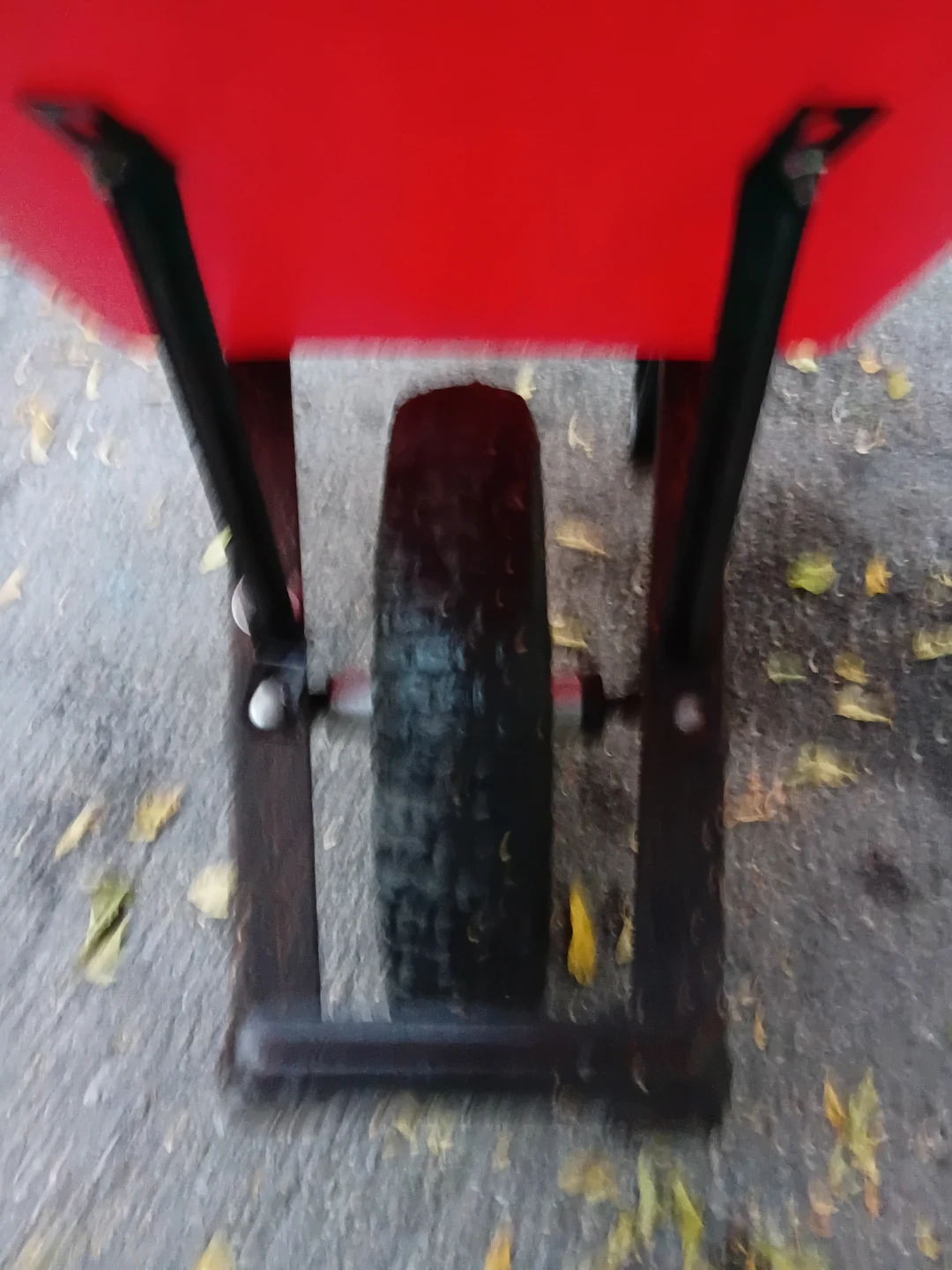 Red Durable Poly Plastic Wheelbarrow - photo 3