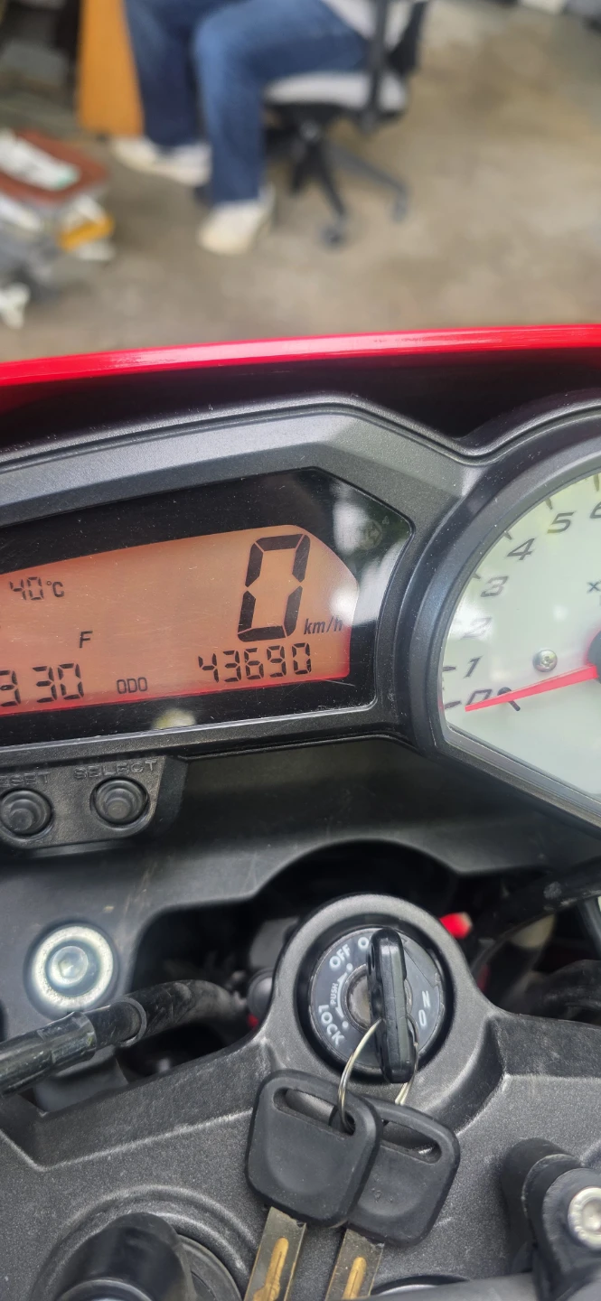 Yamaha FZ8 50th Anniversary Edition - photo 4