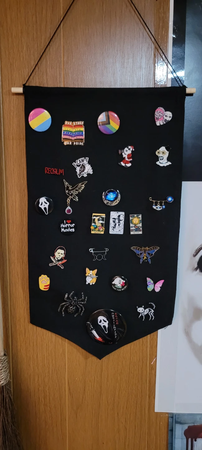 Enamel pins/safety pins