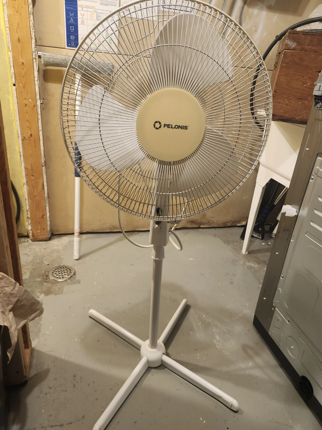 Pelonis oscillating stand fan