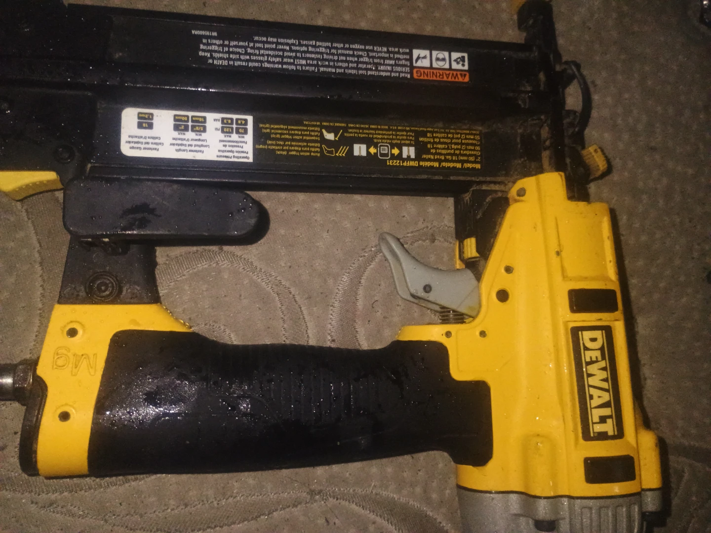 DEWALT DWFP12231 18 Gauge Brad Nailer - photo 2