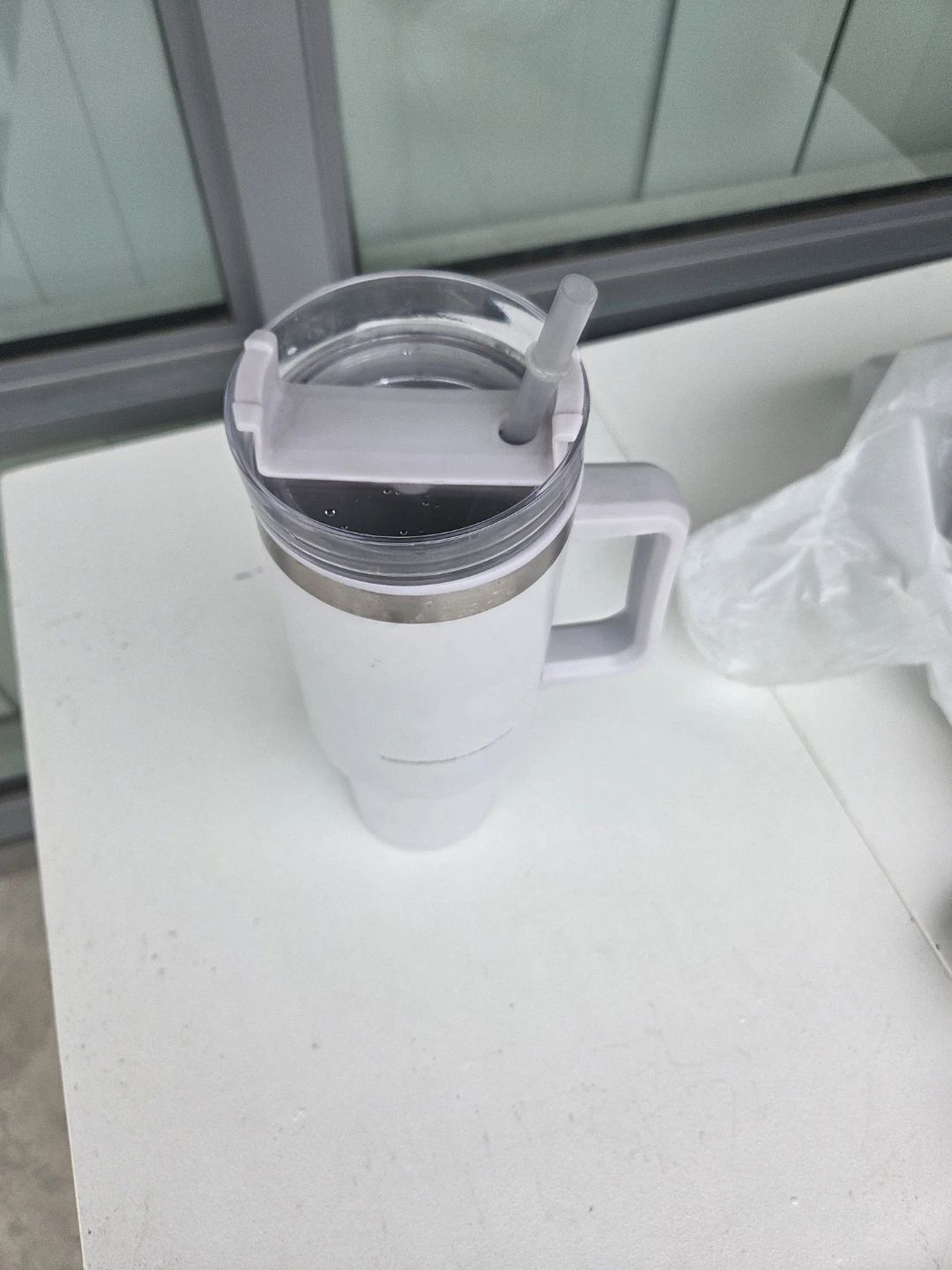 White Insulated Tumbler with Handle - photo 4